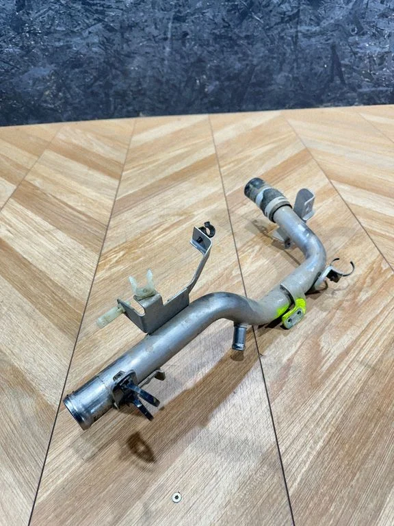 Coolant pipe/hose