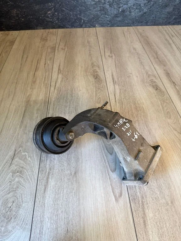 Engine mount bracket A1122236004