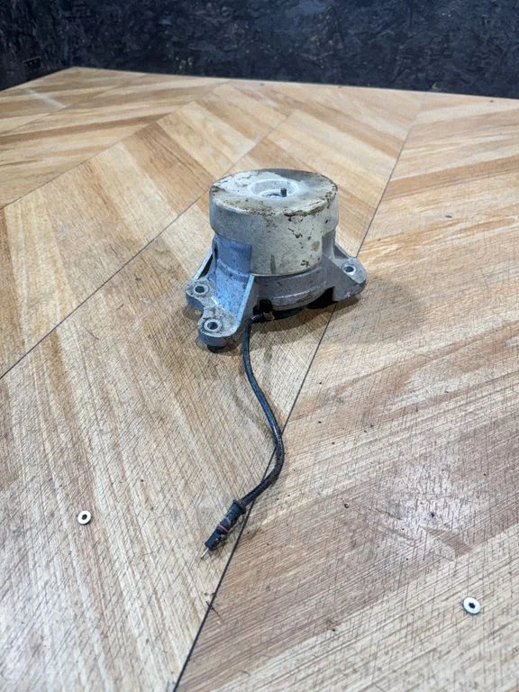 Engine mount bracket