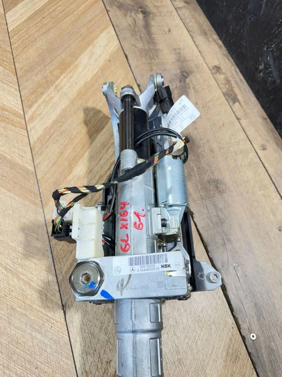 Steering wheel axle A1644600916