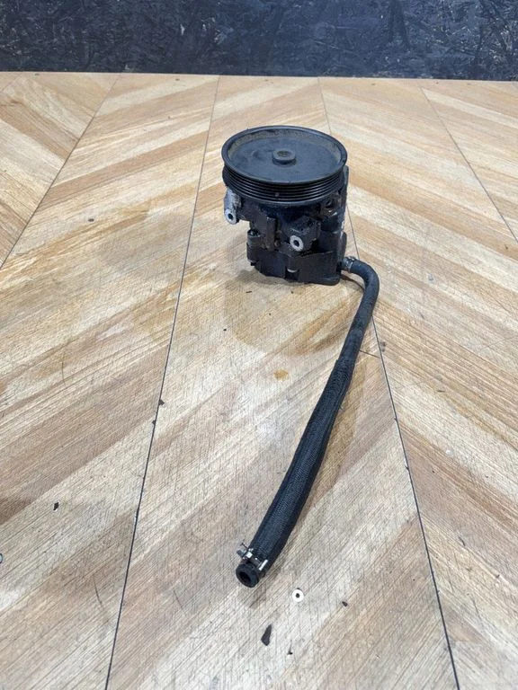 Roolivõimendi pump