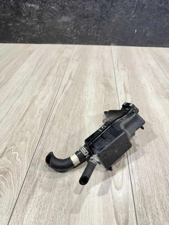 Power steering fluid tank/reservoir 13324666