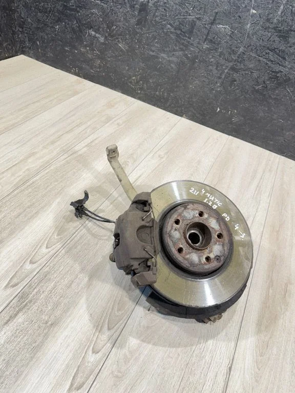 Front wheel hub