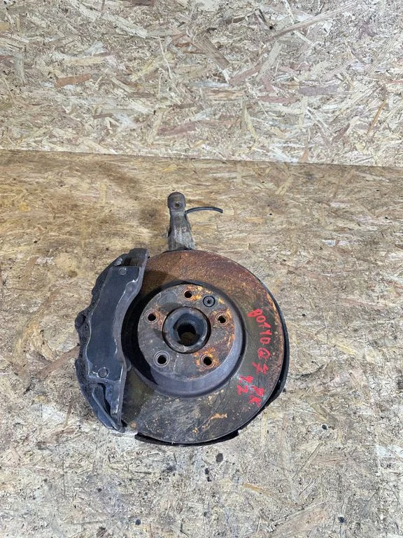 Front wheel hub