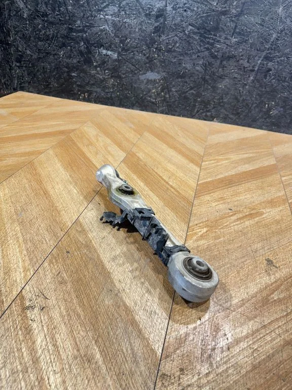 Front lower control arm/wishbone