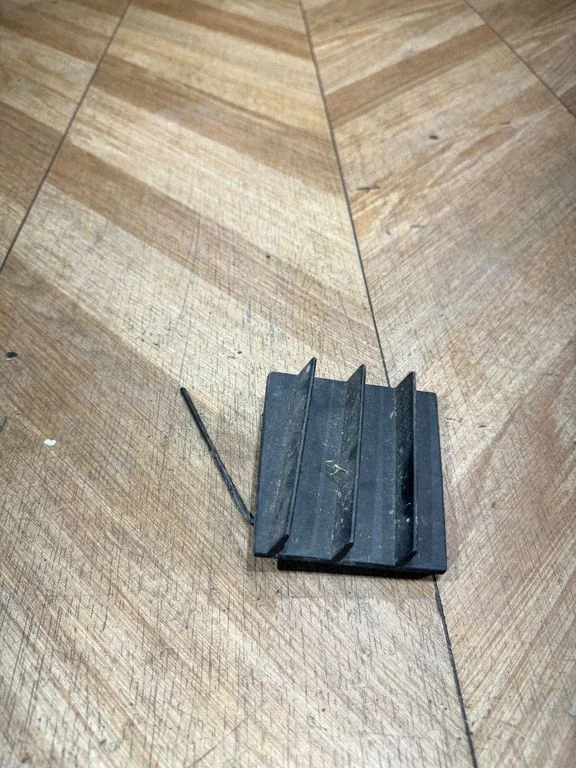 Priekinis tempimo kilpos dangtelis