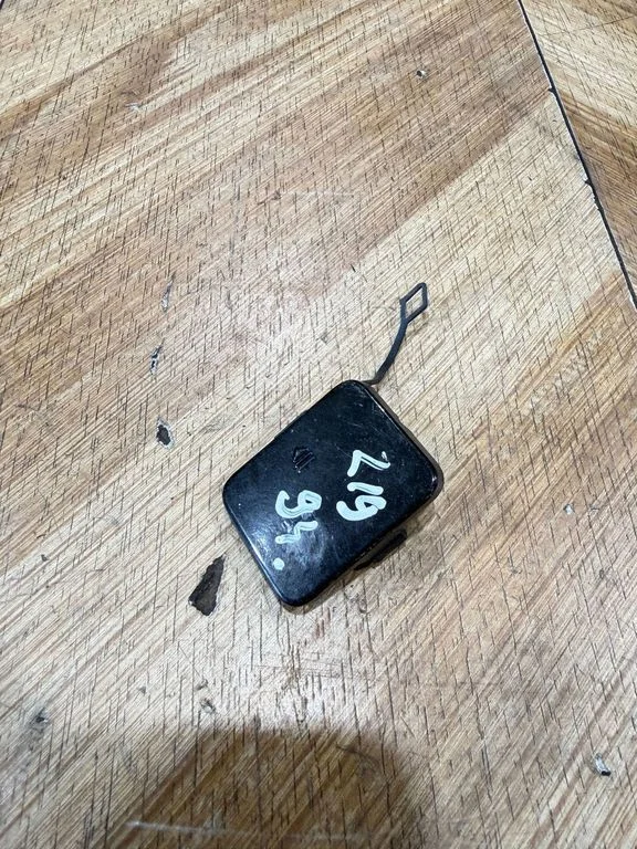 Priekinis tempimo kilpos dangtelis