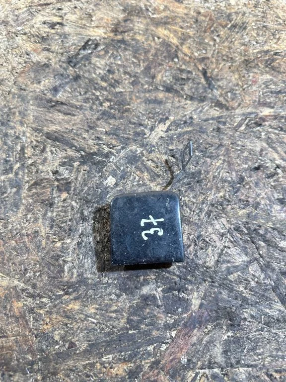 Priekinis tempimo kilpos dangtelis