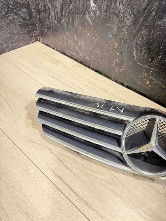 Front bumper upper radiator grill A2098800383