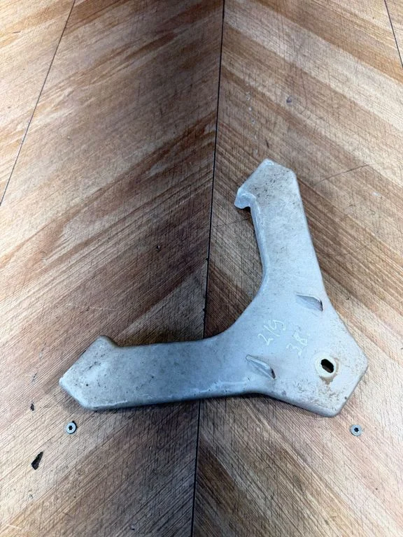 Rear bumper mounting bracket – Mercedes-Benz ML-Class W164 (2005-2011)