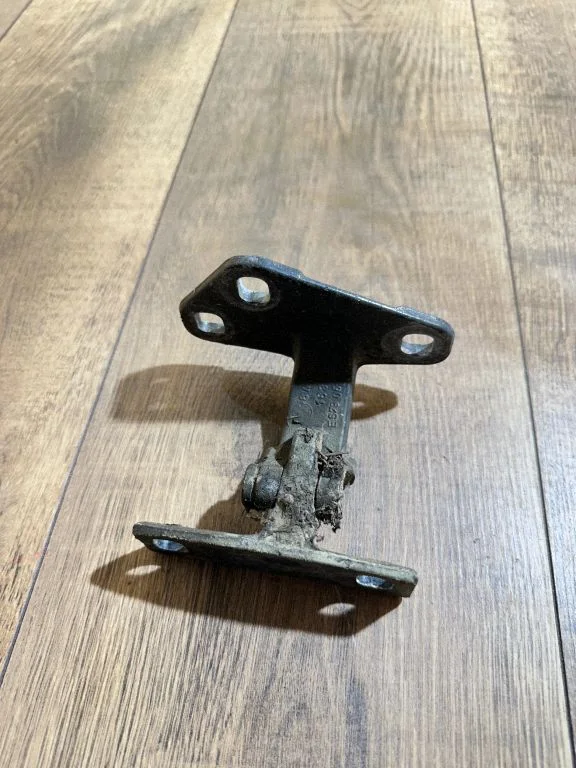 Tailgate/trunk/boot hinge 8402183