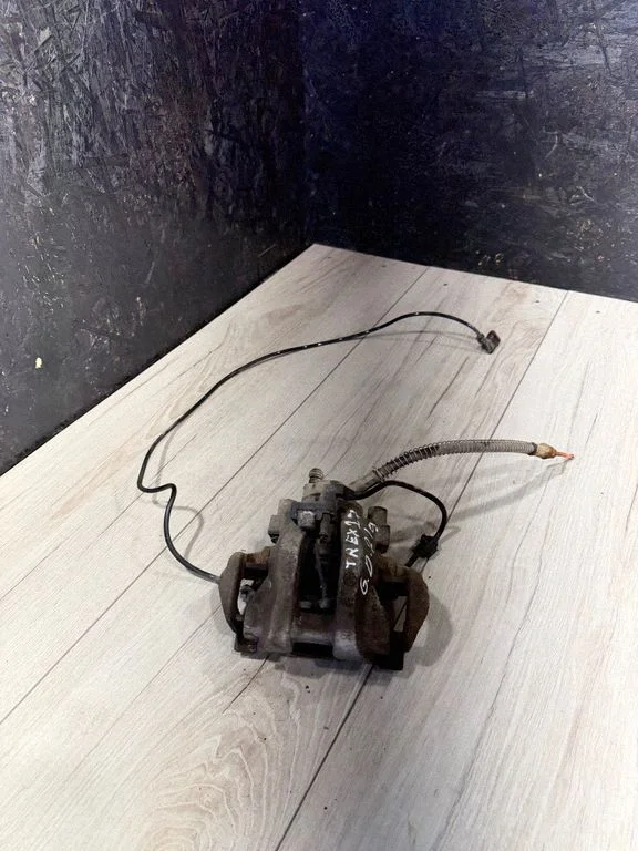 Rear brake caliper – rear right