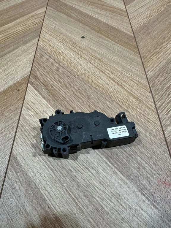 Tailgate/trunk/boot lift motor – Mercedes-Benz C-Class AMG W204 (2007-2014)