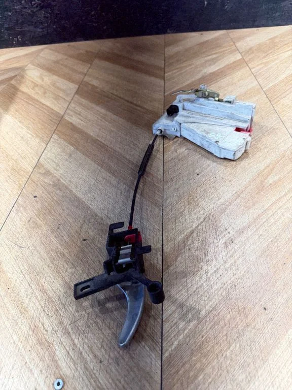 Front door lock – Seat Alhambra (Mk1) (1996-2010)