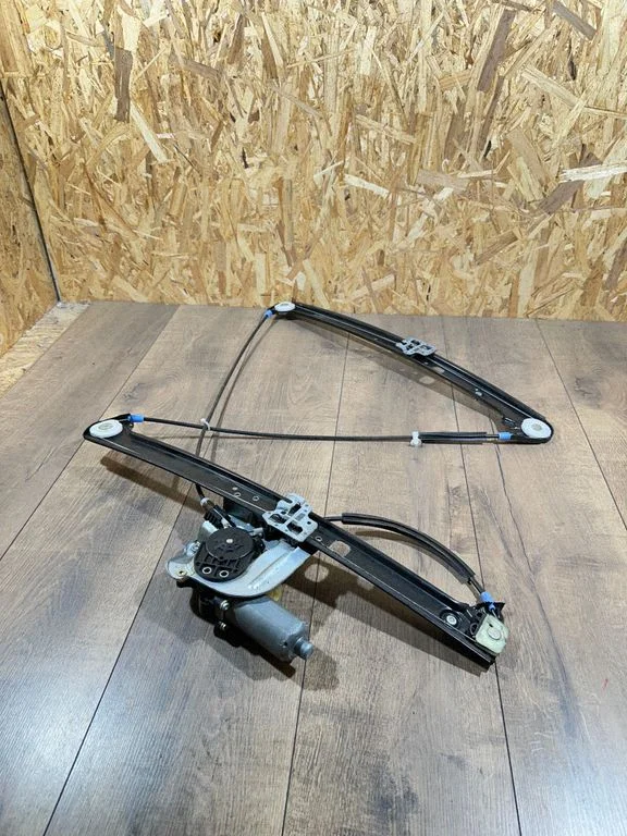 Front door window regulator with motor 8243803