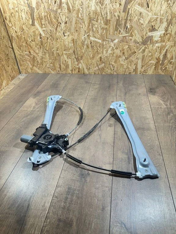 Front door window regulator with motor 558RF4022