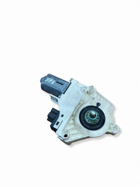 Priekšējā loga pacēlāja motoriņš 4L0959802B