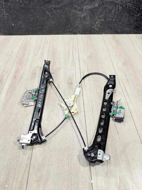 Rear window lifting mechanism without motor A2197300746