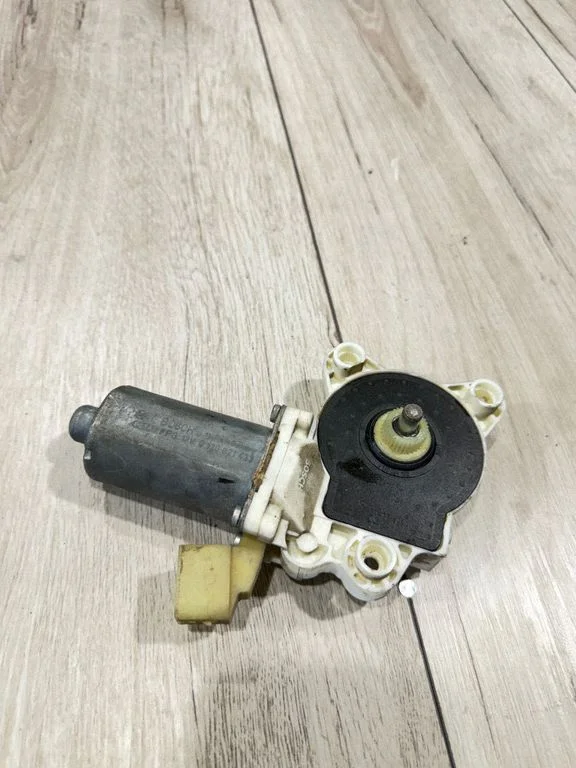 Rear door window regulator motor 2198200542