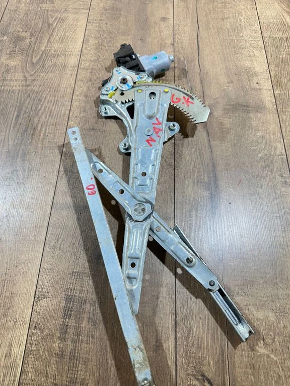 Rear door window regulator with motor 827313SB0B