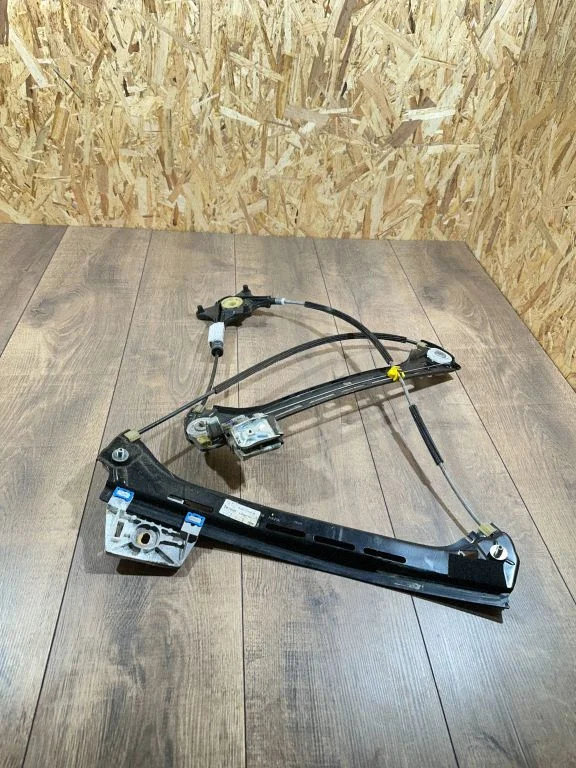 Front door window regulator with motor A2077200246