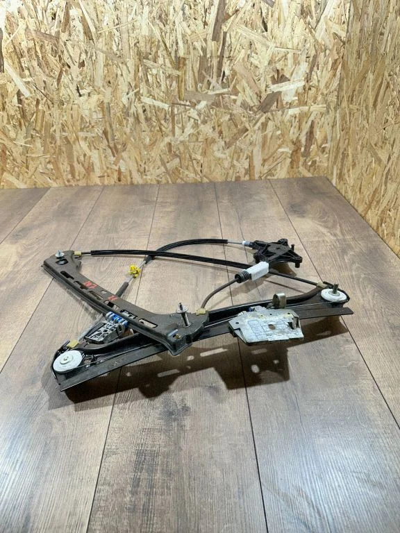 Front door window regulator with motor A2077240246