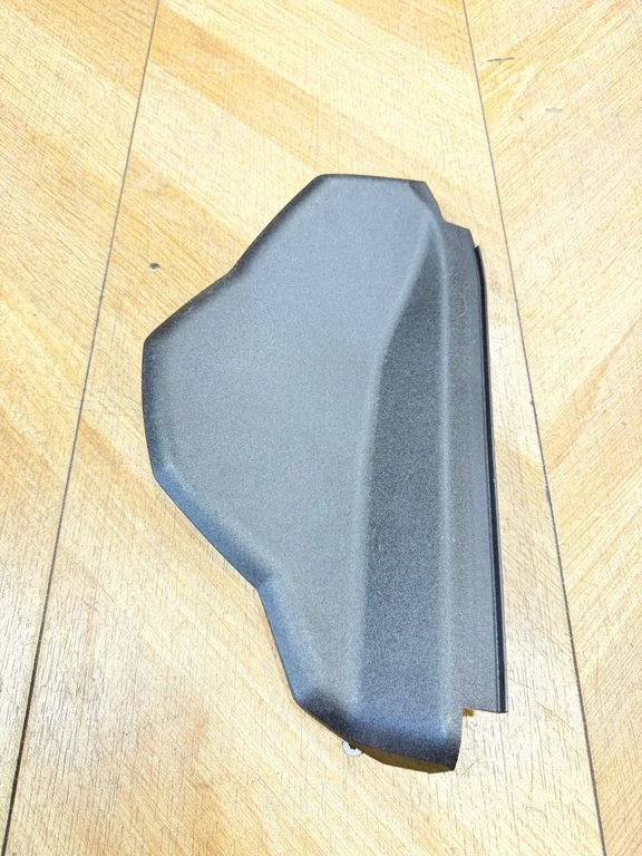 Armatuurlaua külje viimistluspaneel A2076800489