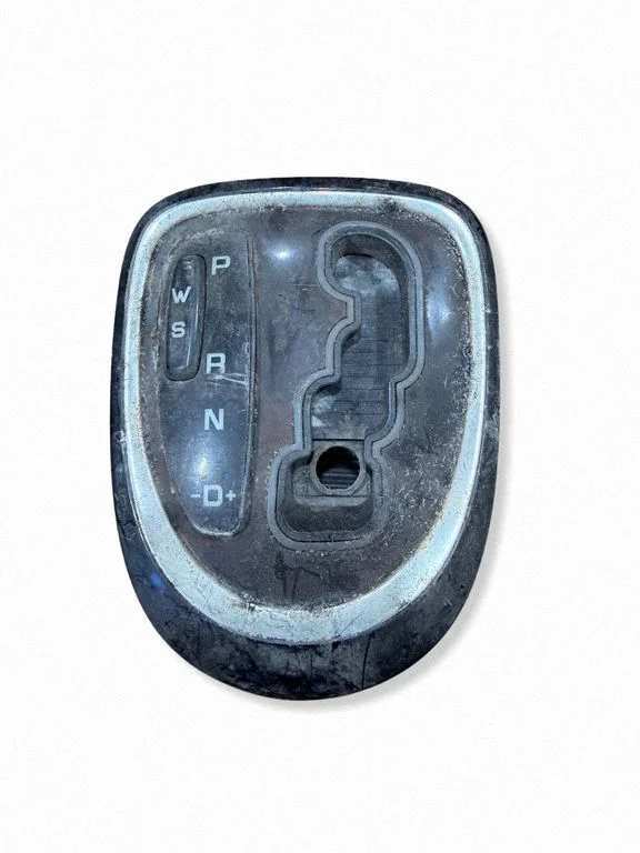 Gear shifter surround trim plastic E9550040