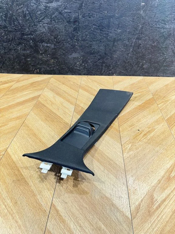 (B) pillar trim (top) A2056901030