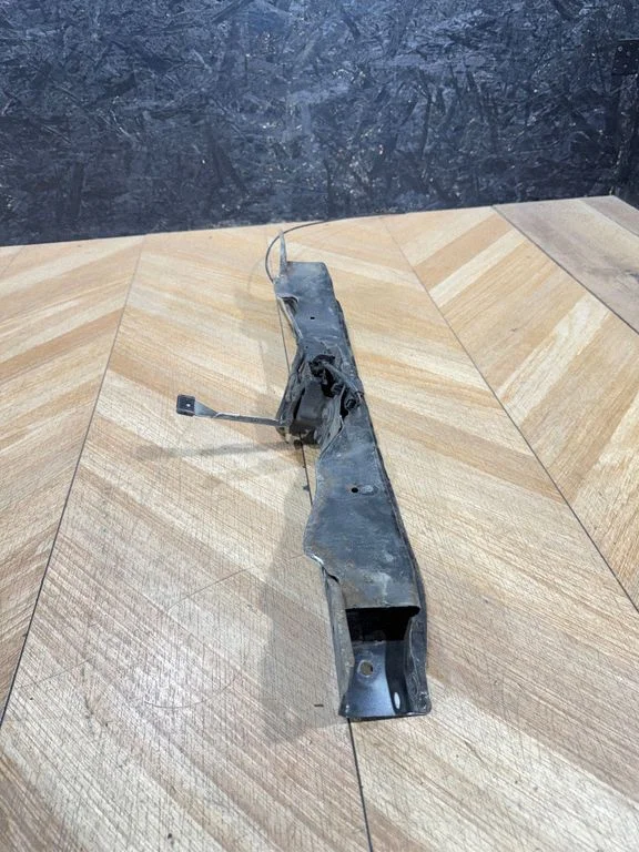 Engine bonnet (hood) release handle