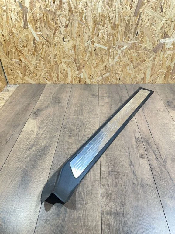 Front sill trim cover A2076800235