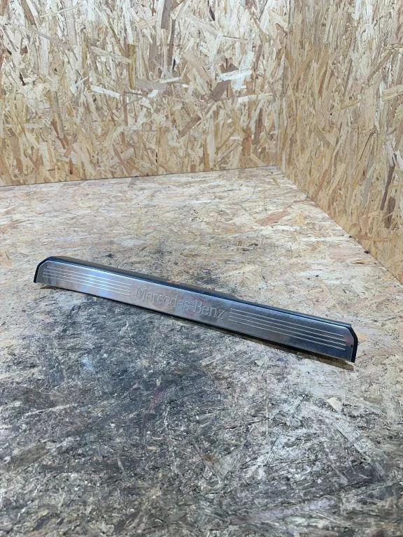 Front sill trim cover – Mercedes-Benz S-Class W221 (2005-2013)