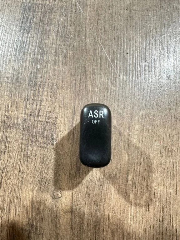 Antipraslidimo/ sukibimo (ASR) jungtukas