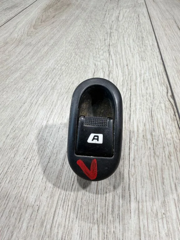 Electric window control switch 96401469XT