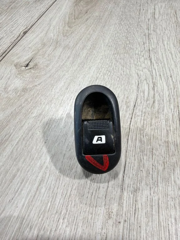 Electric window control switch 96401469XT
