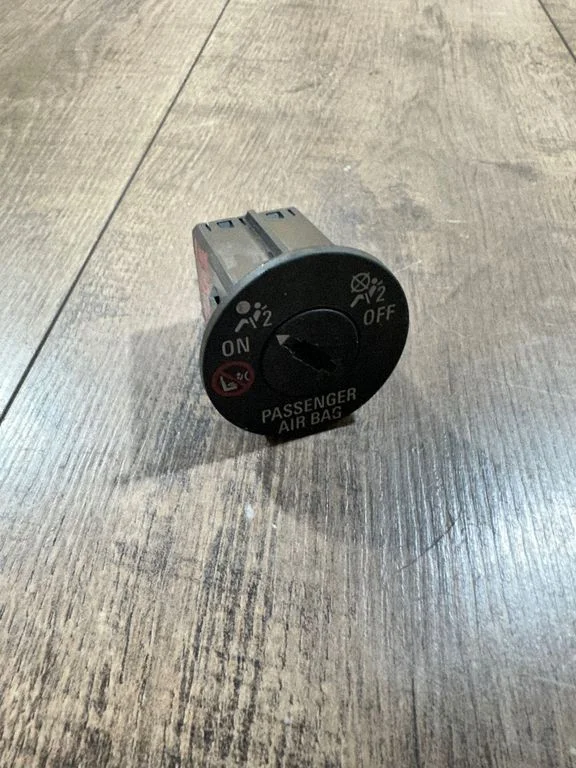 Passenger airbag on/off switch 13577258