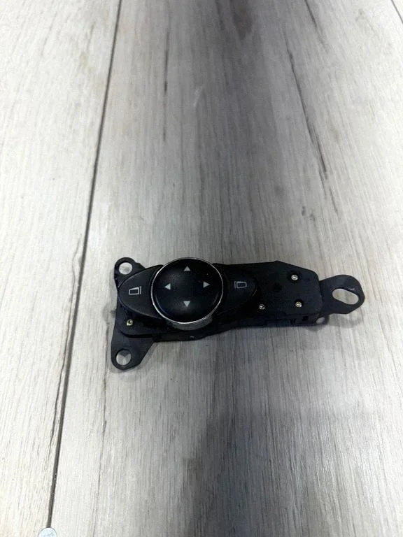 Wing mirror switch 2118215779
