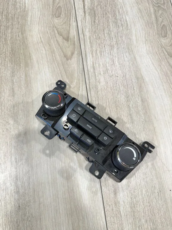 Climate control unit 3870578