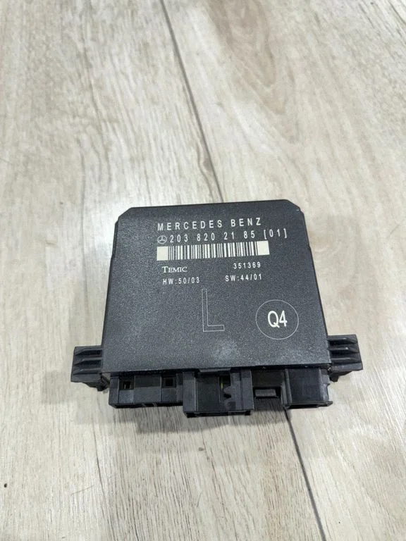 Door control unit/module – Mercedes-Benz C-Class W203 (2000-2007)