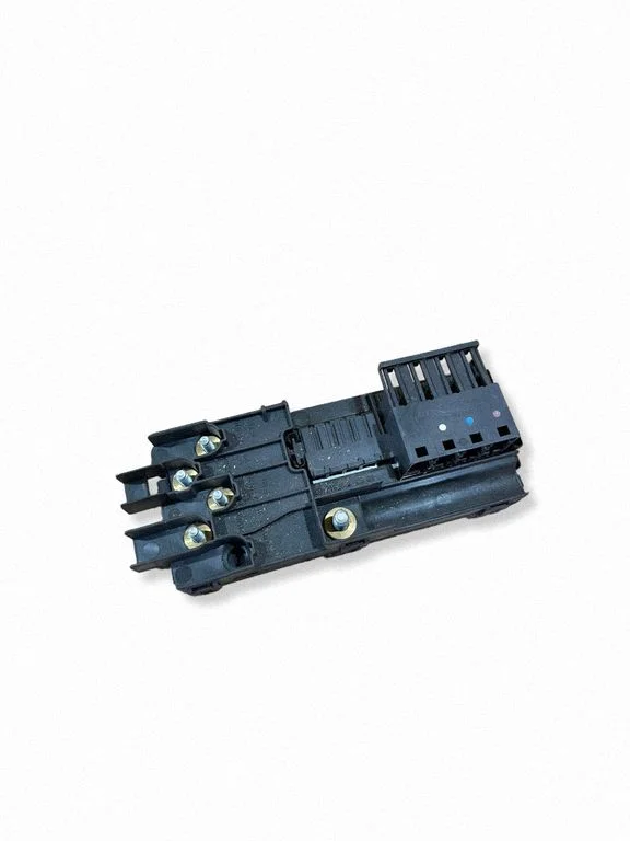 Plussjuhtmete ühendussõlm 2115452301