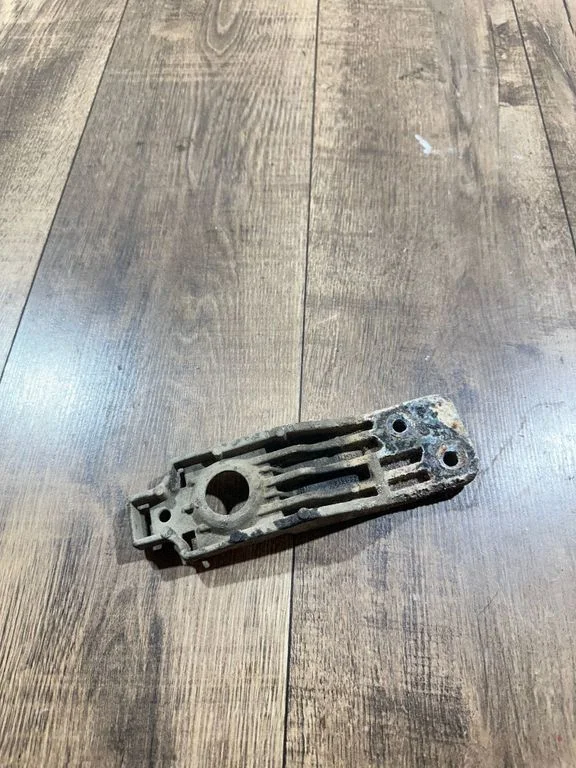 Radiator support slam panel bracket 23120322