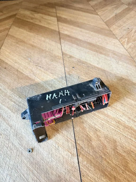 Drošinātāju bloks 1T2937615A