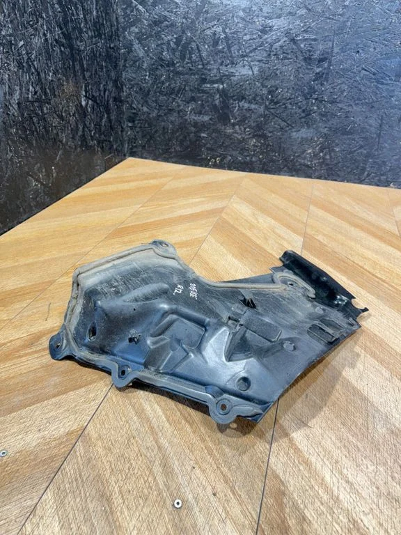 Other engine bay part – Mercedes-Benz C-Class W205 (2014-2021)
