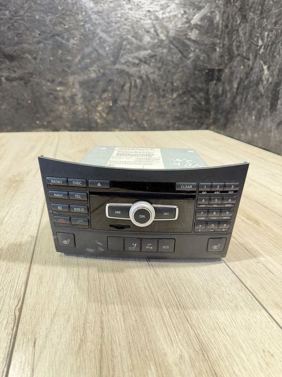 Radio, odtwarzacz CD/DVD, nawigacja A2129006313