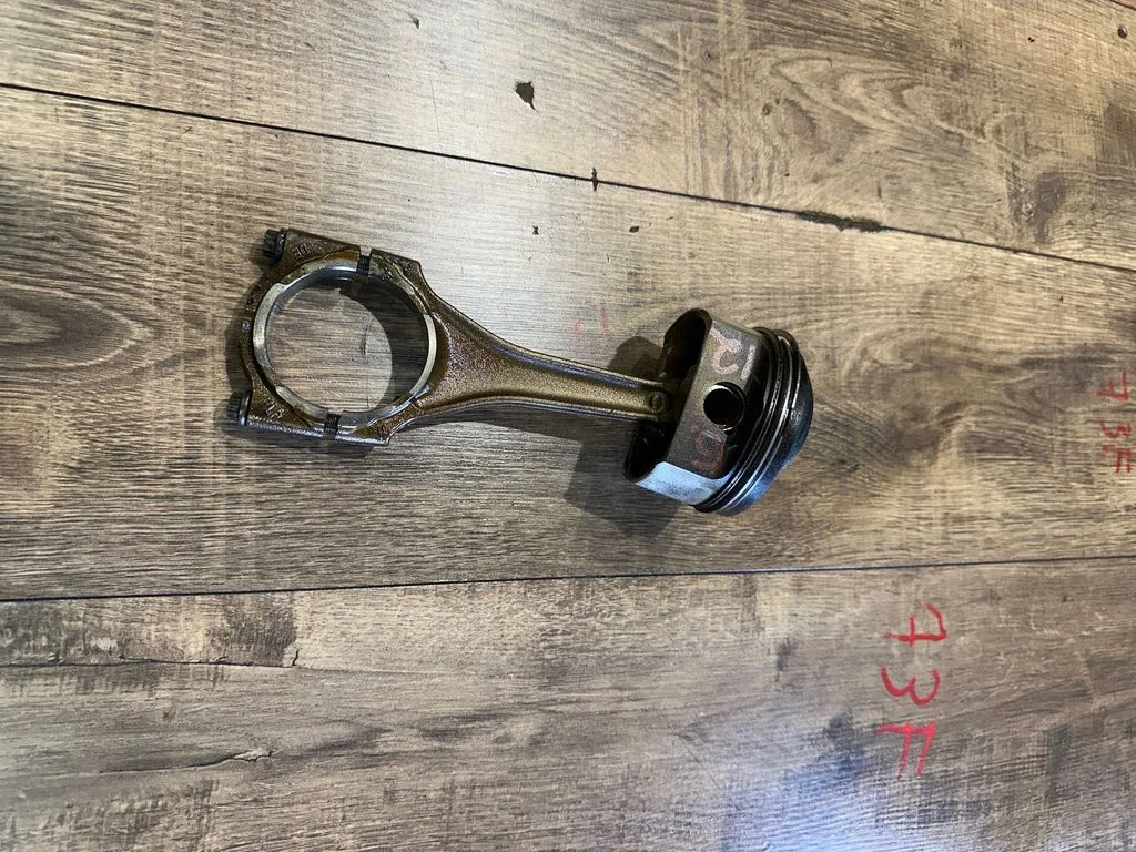 Piston with connecting rod
