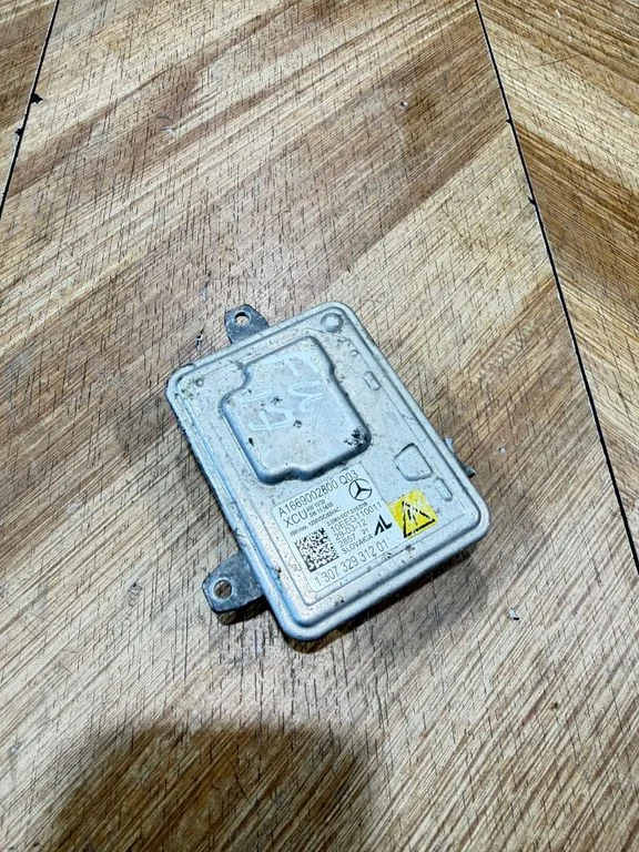 Headlight ballast module Xenon – Mercedes-Benz C-Class AMG W204 (2007-2014)