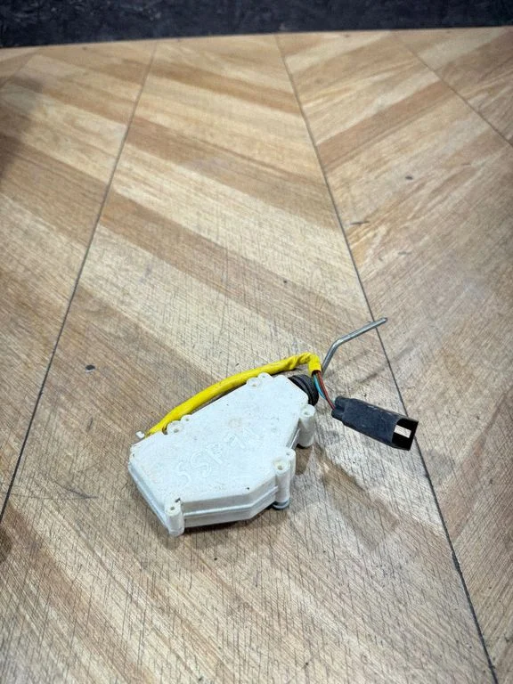 Centrinio užrakto varikliukas