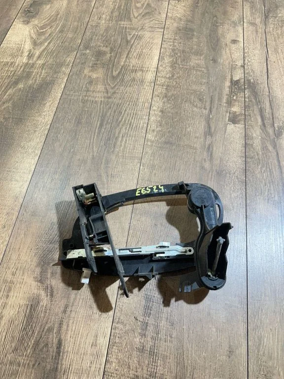 Front door exterior handle/bracket 7191576
