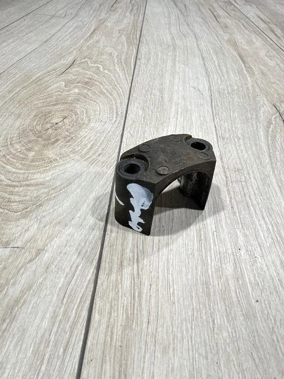 Stabilisaatori puksi klamber (esiosa) A2033232740