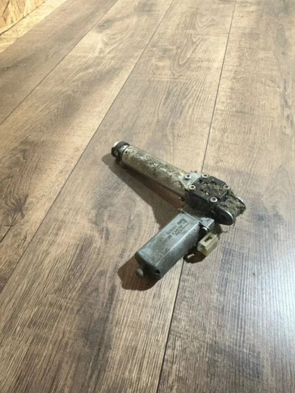 Seat adjustment motor 0390203229